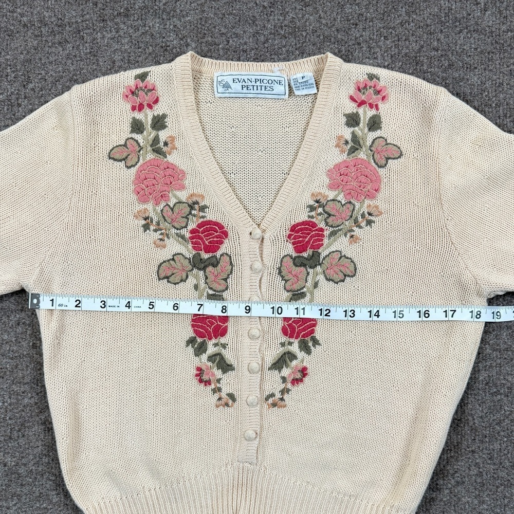VTG Cream Short Sleeve V-Neck Cardigan Sweater Womens XS/S P Embroidered Florals - Picture 8 of 9